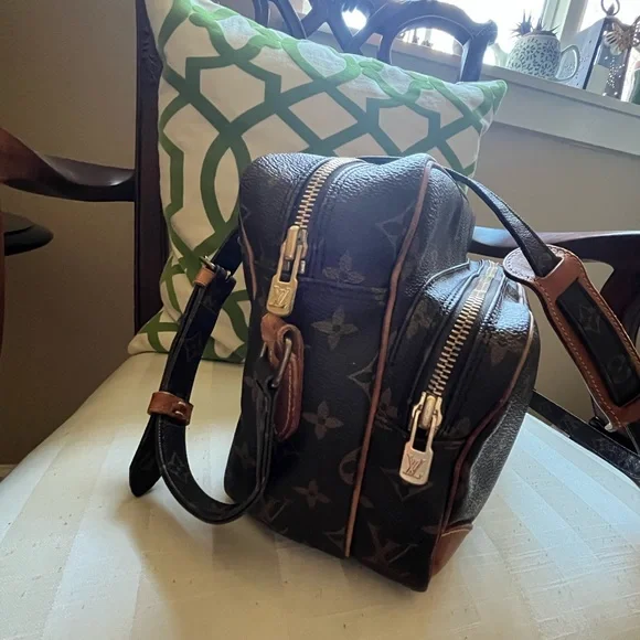 100% Authentic Louis Vuitton Vintage Monogram Canvas Nile Messenger Bag - Picture 3 of 16